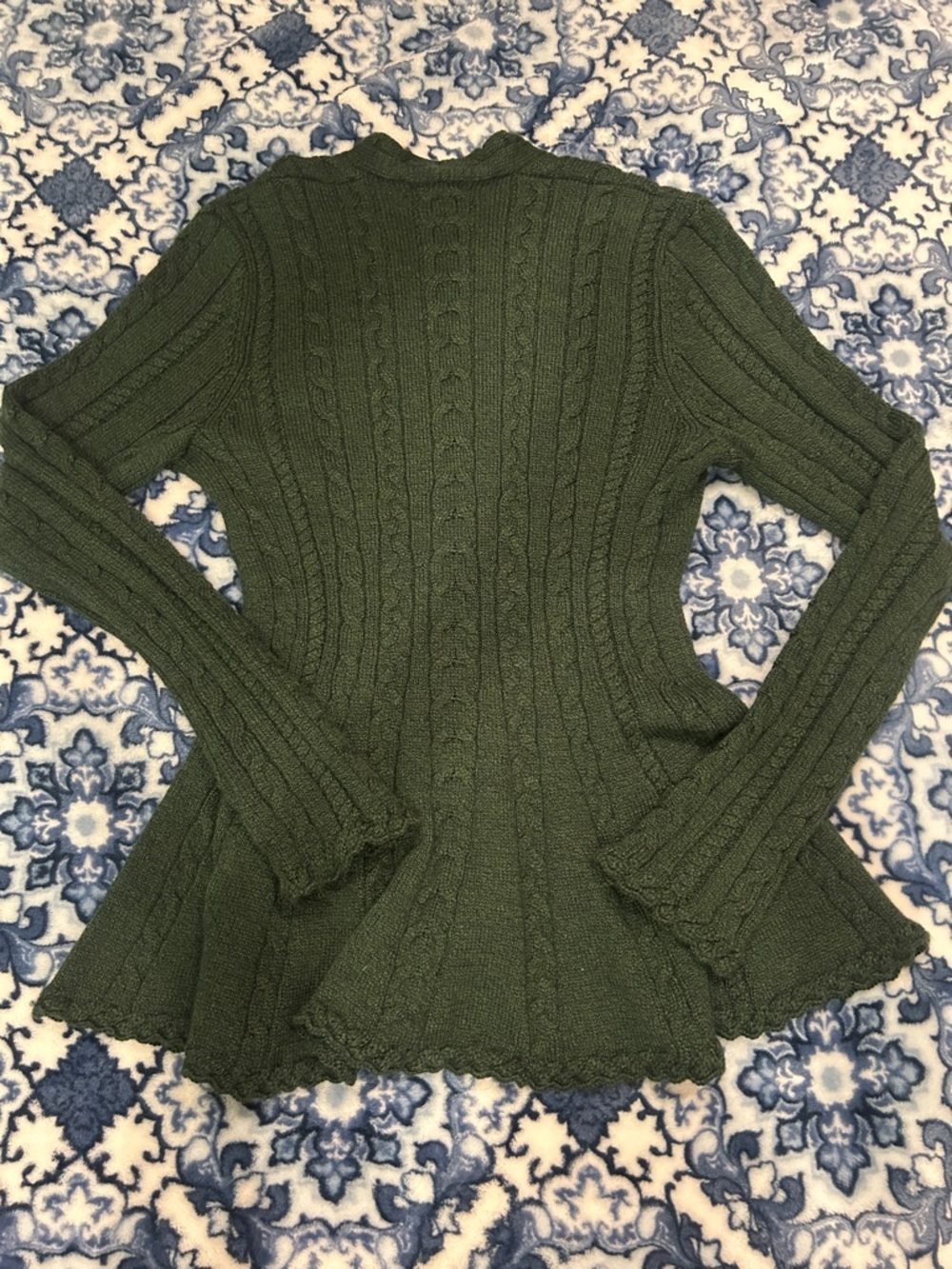 ANTONIO MELANI Dark Green Cable-Knit V-Neck Sweater - Picture 4 of 6